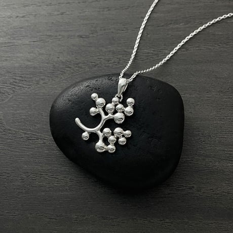 SILVER ネックレス　赤い実りの木