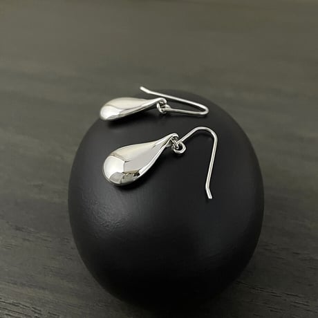 SILVER ピアス　しずく