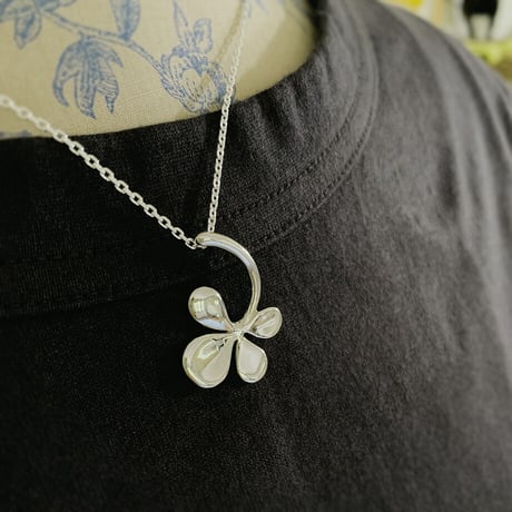 SILVER ネックレス　クローバー