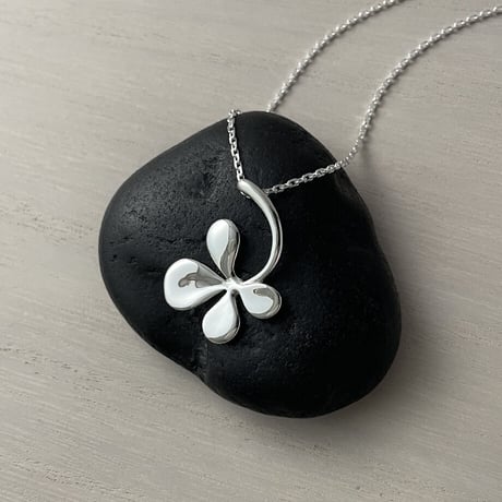 SILVER ネックレス　クローバー