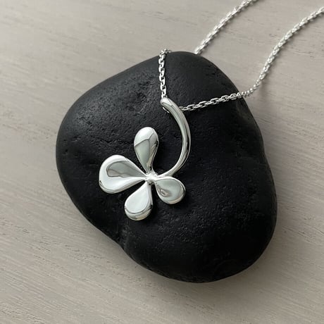 SILVER ネックレス　クローバー