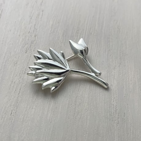 SILVER ブローチ　ダリア