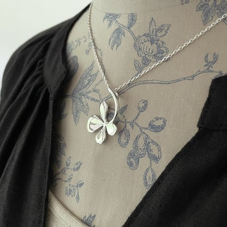 SILVER ネックレス　クローバー