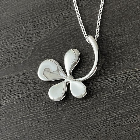 SILVER ネックレス　クローバー