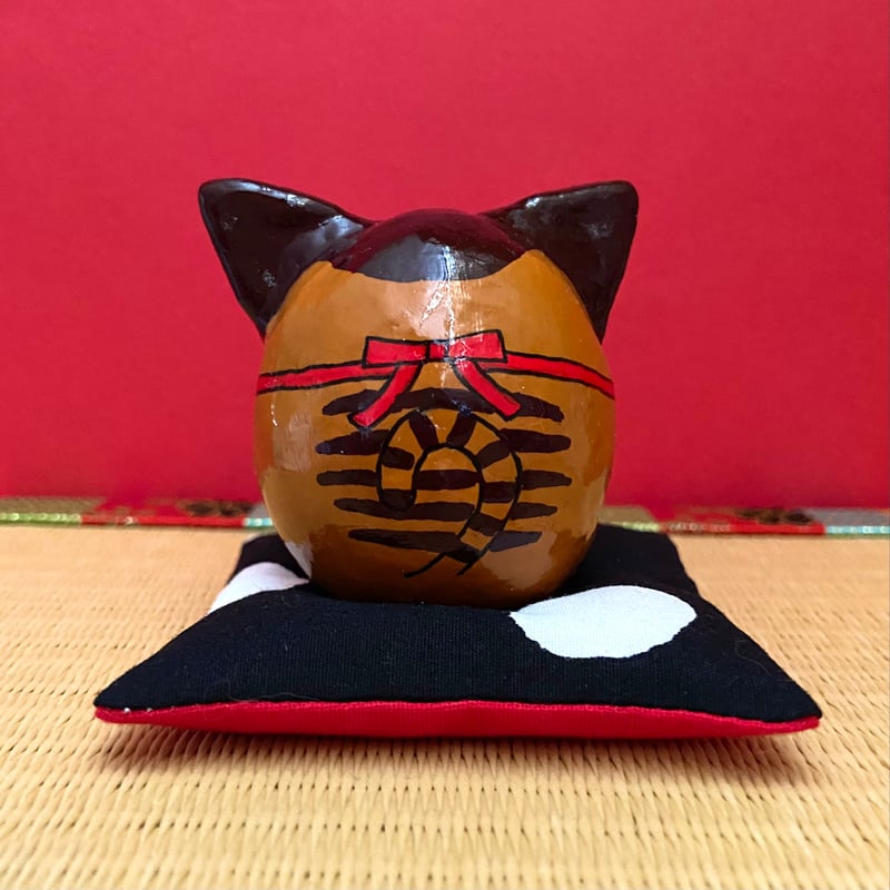 招き猫猫 【大】 キジトラ茶 | megumix 招き猫猫 【大】 キジトラ茶 | megumix
