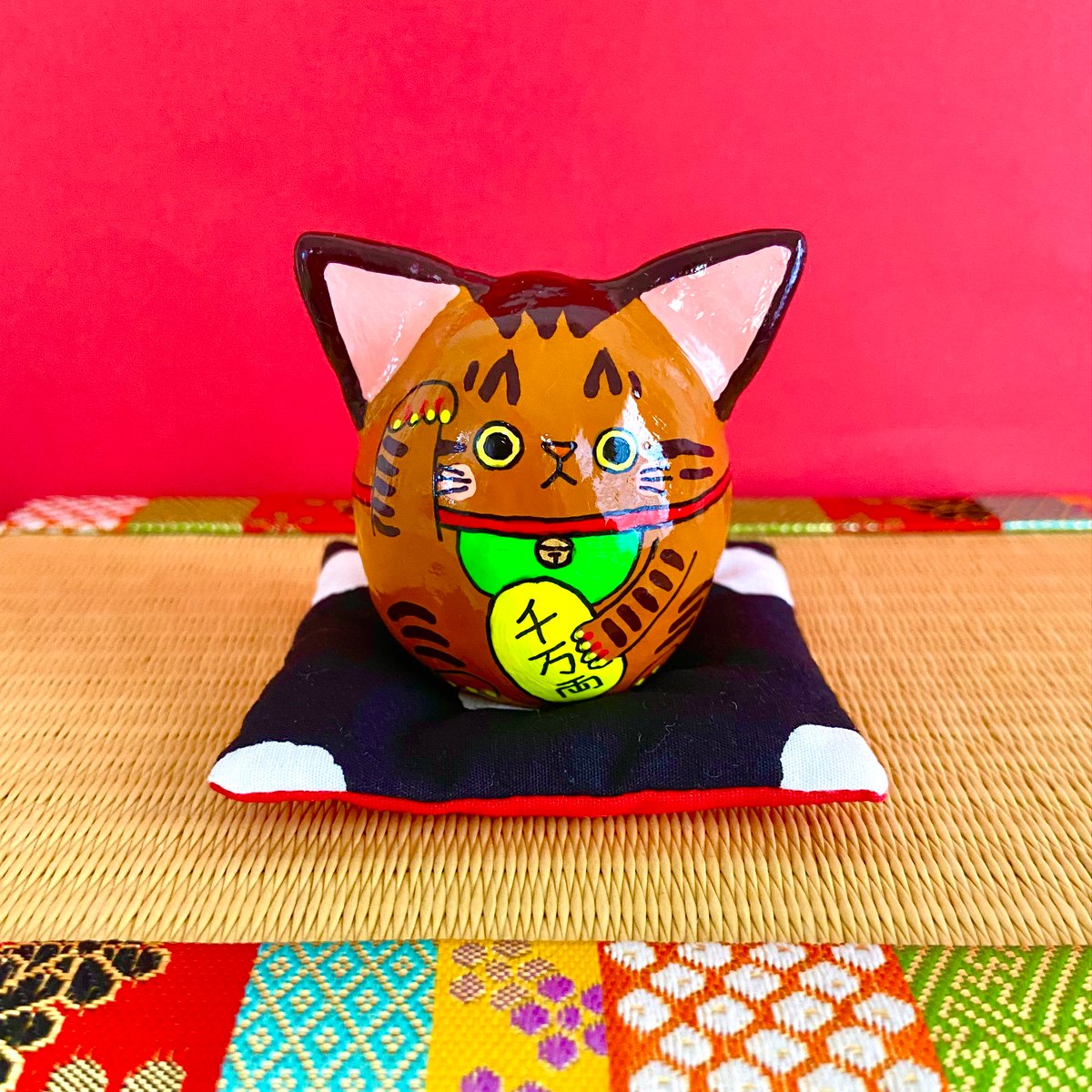 招き猫　m(*´︶`*)∫m ❤︎ 茶トラさん　茶白さん 右手を上げる茶トラ白招き猫 | 業者様向け・WooBia仕入れサイト