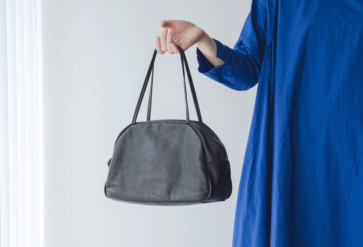 ！本日で販売終了！新品・未使用！HANA ロゴ★ラウンドバッグ HANA ロゴラウンドバッグ 公式 新品・未開封 - メルカリ