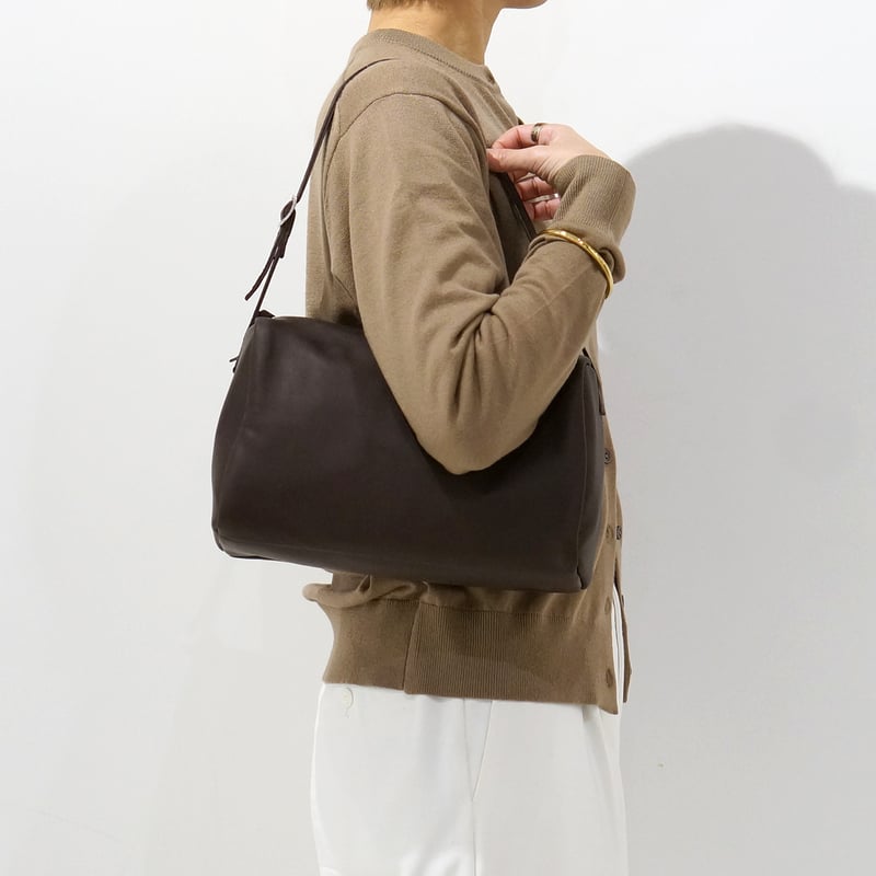 ソフトレザースクエアワンショルダーバッグ・2 COLORS / FOLNA RD