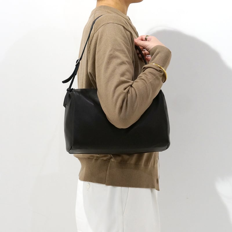 ソフトレザースクエアワンショルダーバッグ・2 COLORS / FOLNA RD