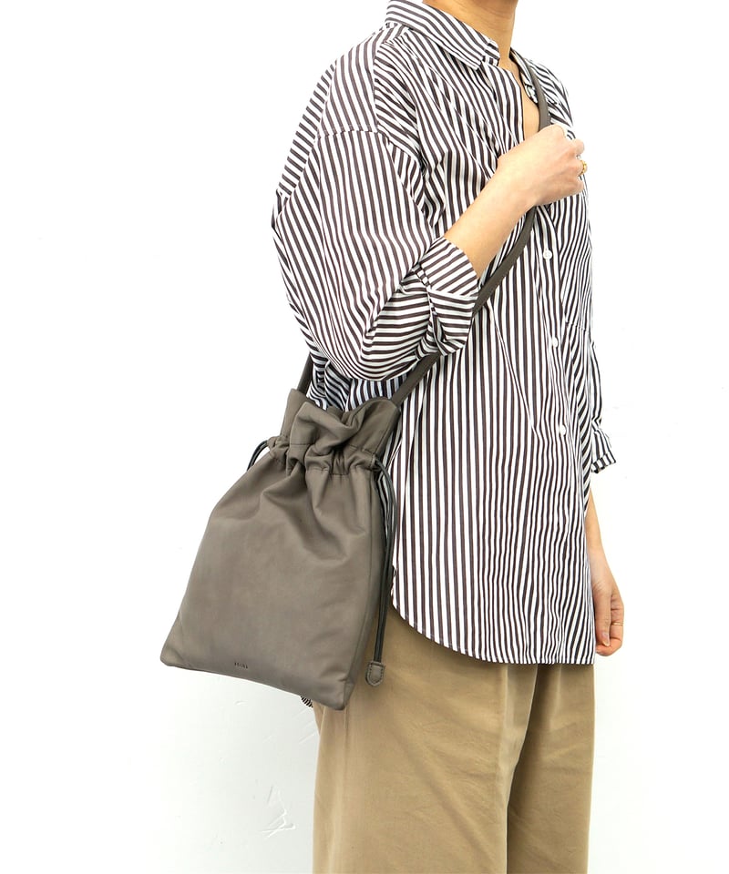 FOLNA RD ソフトレザー巾着ショルダーバッグ / No.083358 / 2色展開 |