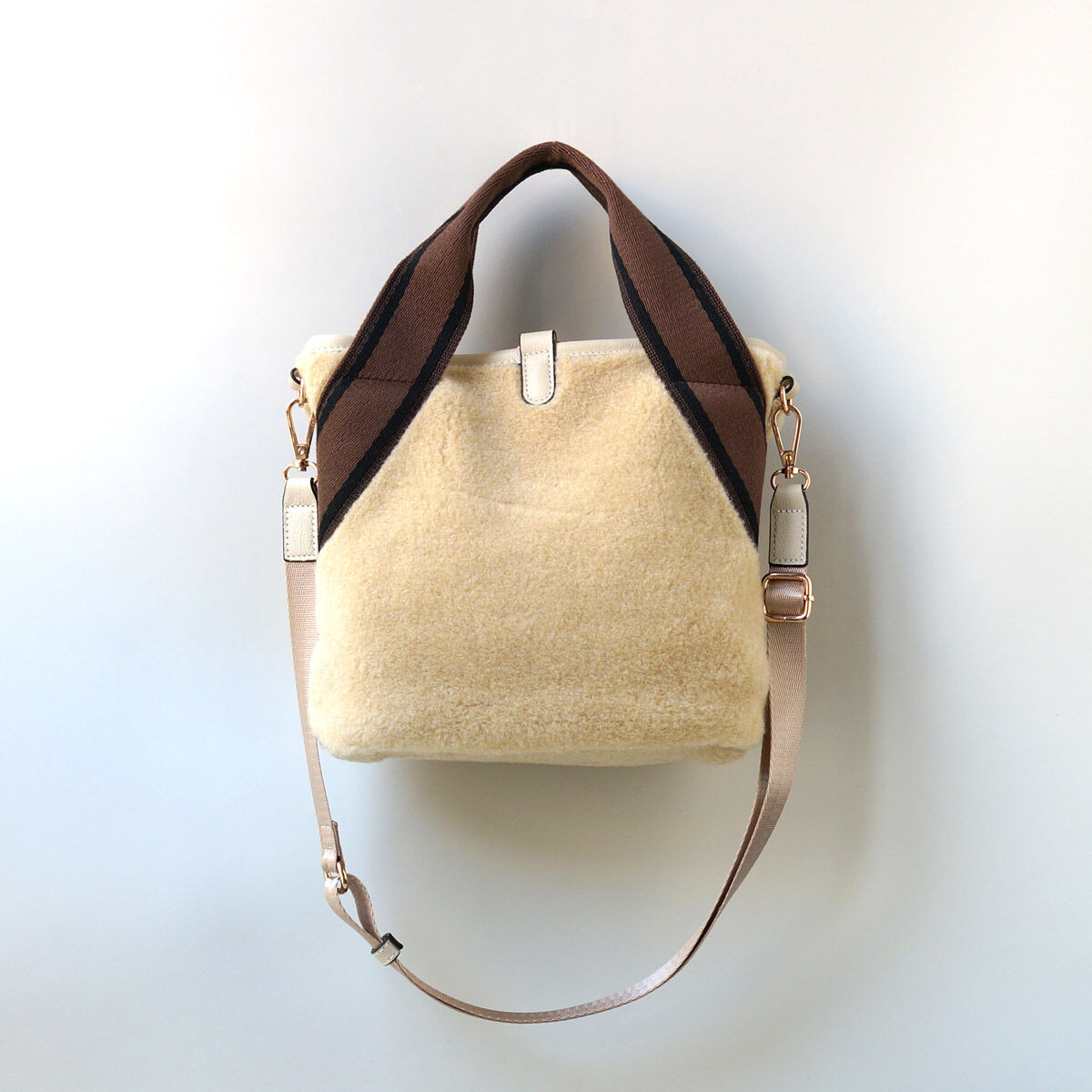 リバーシブルファー 2WAYトートバッグ・2 COLORS / Folna K901076 |