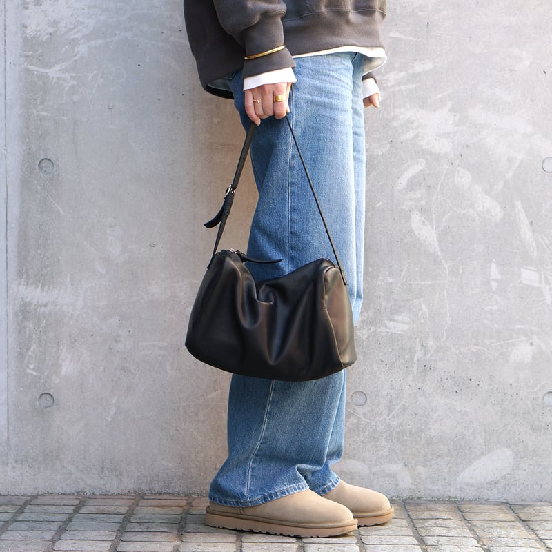 ソフトレザースクエアワンショルダーバッグ・2 COLORS / FOLNA RD