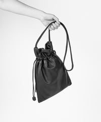 FOLNA RD ソフトレザー巾着ショルダーバッグ / No.083358 / 2色展開