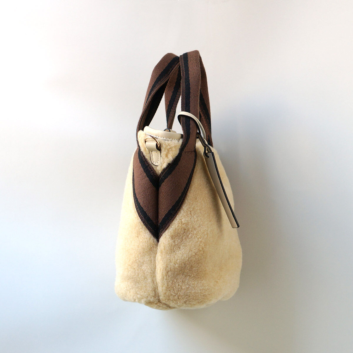 リバーシブルファー 2WAYトートバッグ・2 COLORS / Folna K901076 |