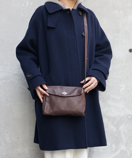 Folna クライレザー ターンロックショルダーバッグ / No.083345 / 2色展開