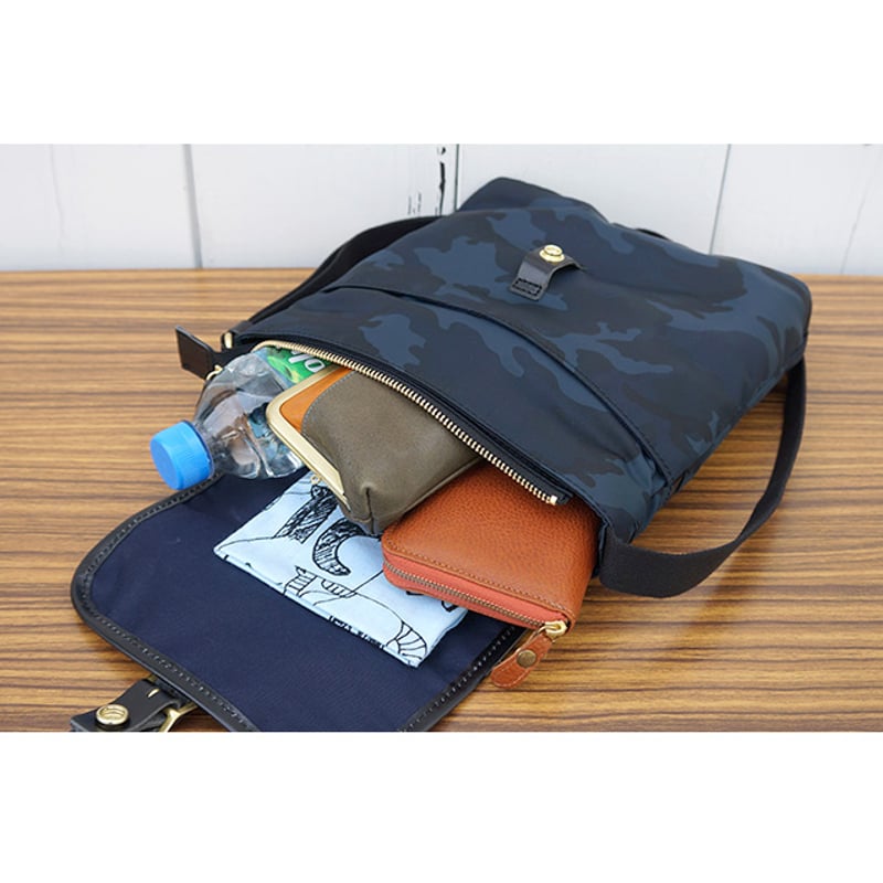 ユニセックス・迷彩ナイロン ショルダーバッグ・2 COLORS