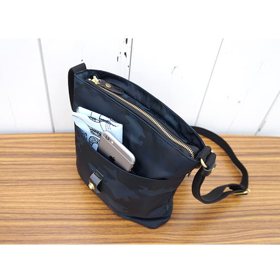 ユニセックス・迷彩ナイロン ショルダーバッグ・2 COLORS