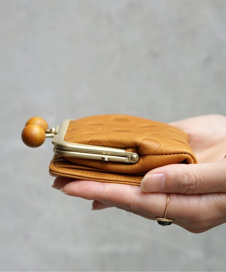 Folna ドット型押しレザー ウッドボールがま口二つ折り財布 / No.2993903 / 4色展開