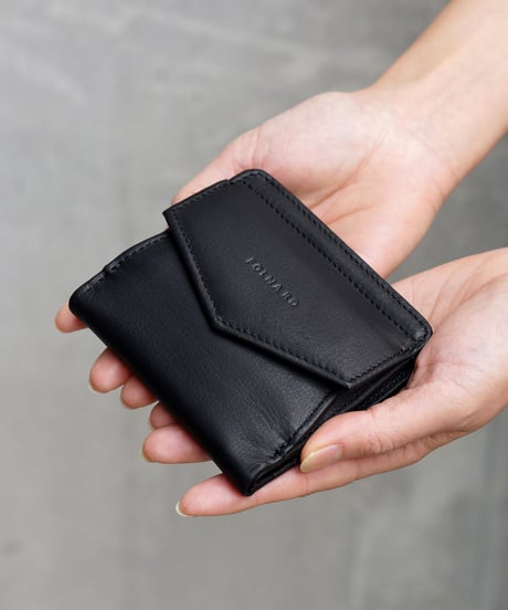 FOLNA RD ソフトレザー・ホイルレザー エンべロープ二つ折り財布 / No.2993900 / 2色展開