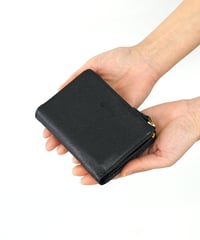 Folna 角シボ型押しメタリックレザー Lファスナー二つ折り財布 / No.2993740 / 4色展開