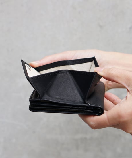 FOLNA RD ソフトレザー・ホイルレザー エンべロープ二つ折り財布 / No.2993900 / 2色展開