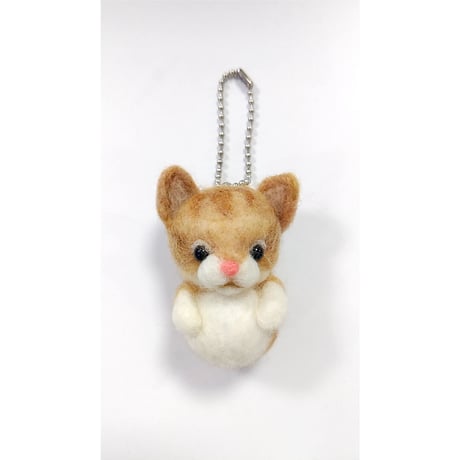「にゃんこキーホルダー　茶」　　　　　作成キット　　　　　　　　　　　　　予備の【ニードル針&スポンジSet】付き