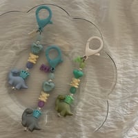 dinosaur keyring -crown-