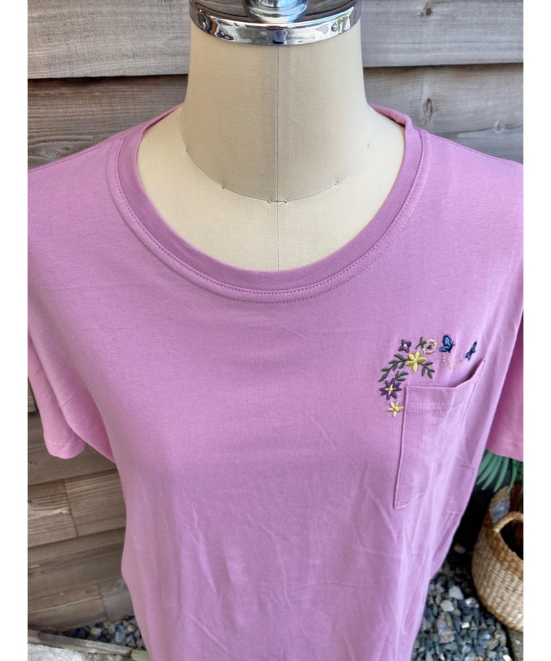LLサイズ綿100%花柄刺繍胸ポケット付きTシャツ | ミセス LLサイズ綿100%花柄刺繍胸ポケット付きTシャツ | ミセス