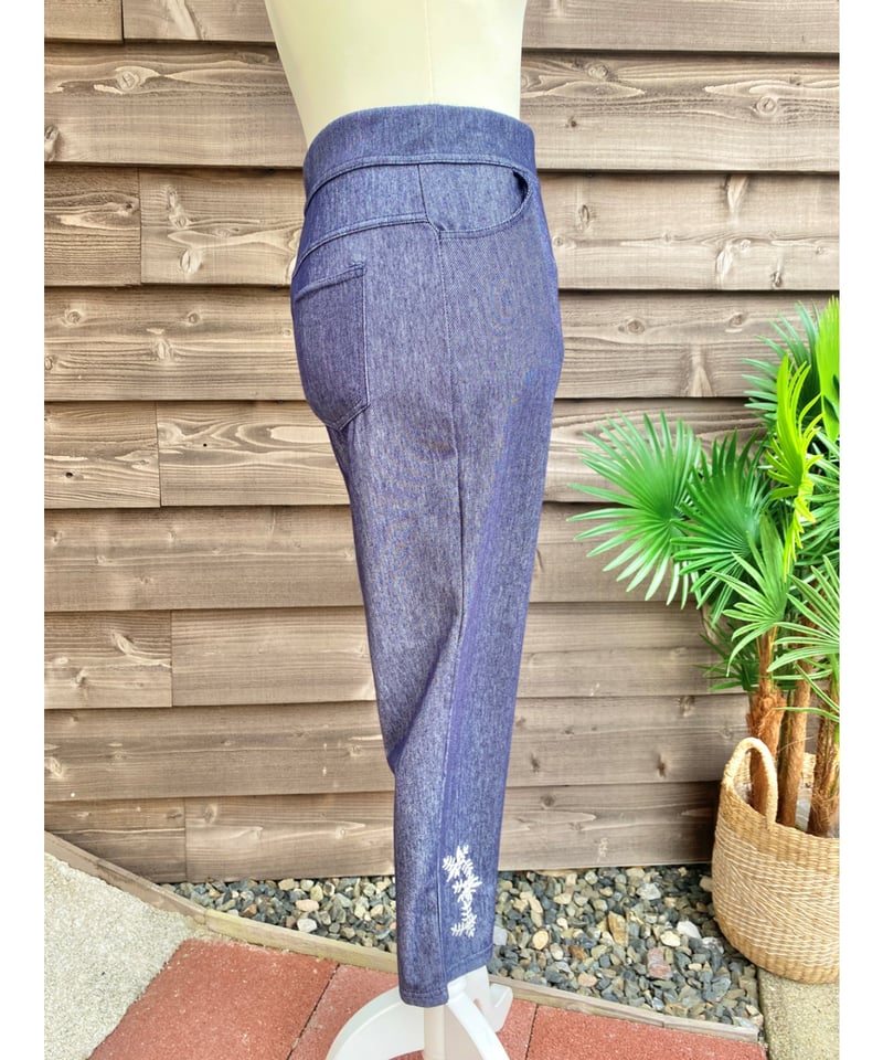 裾刺繍デニム調ストレッチパンツ | ミセス・シニアの洋服WEARPLUS 裾刺繍デニム調ストレッチパンツ | ミセス・シニアの洋服WEARPLUS