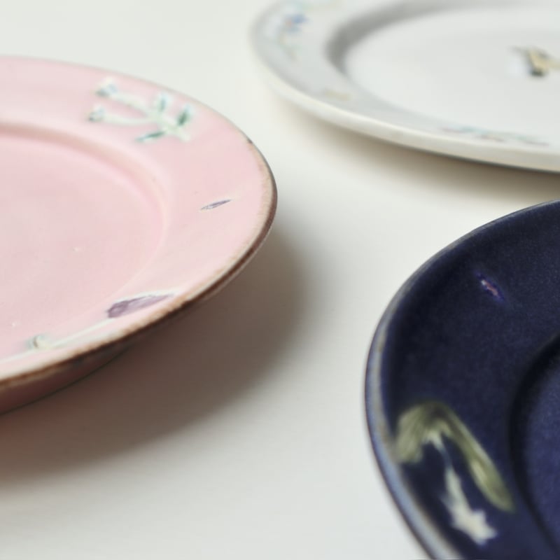 大皿　青とピンクの珍しい色合い　アンティーク 長浜由起子 絵付け6寸皿（ピンク・青・白） | nukumoly