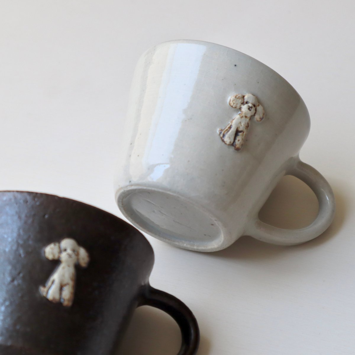 桃窯 田部桃子 トイプードルマグ（白・黒） | nukumoly