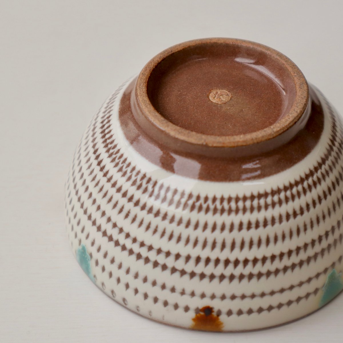 「64 昭和レトロ 陶磁器シリーズ」小石原焼 太田窯 二彩 胴太 花瓶 小石原焼 まるた窯/太田剛速 三彩飛び鉋鉢（7寸） | nukumoly