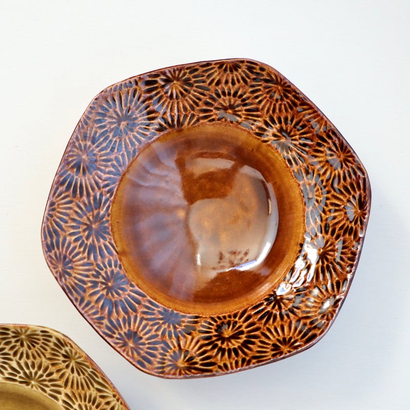 野村朋香 花紋六角7寸鉢（飴釉・黄釉） | nukumoly