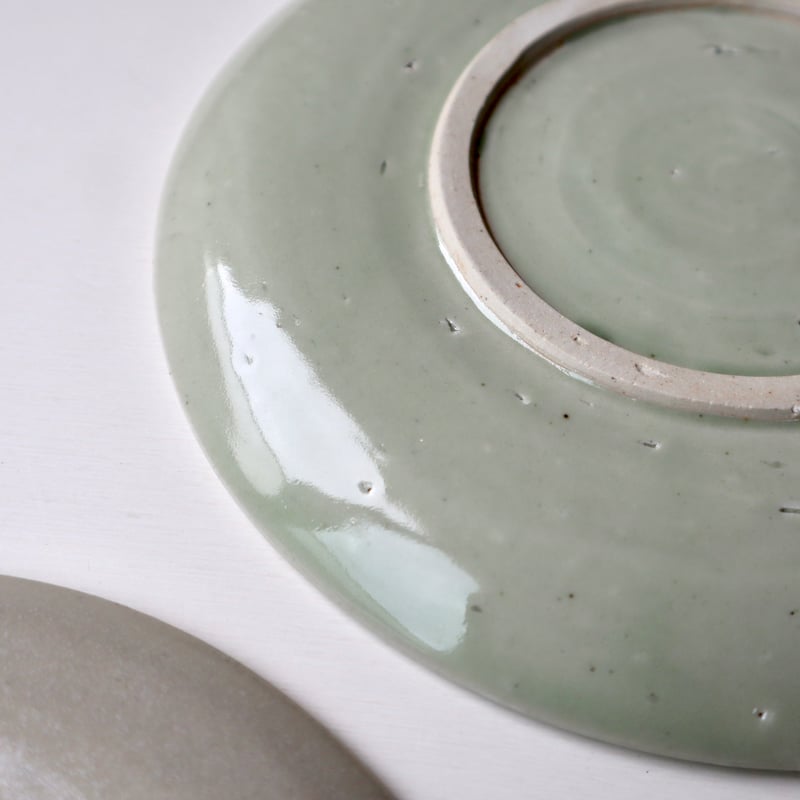 松崎麗 7寸丸皿（グレー・呉須） | nukumoly