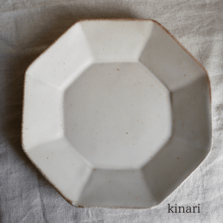 益子焼　わかさま陶芸　正八角形のお皿（kinari・ｼｬﾋﾞｰﾀｰｺｲｽﾞ）