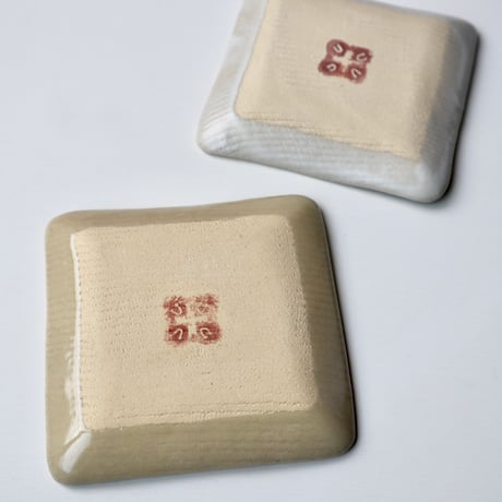 松崎麗　角皿（グレー・ベージュ）