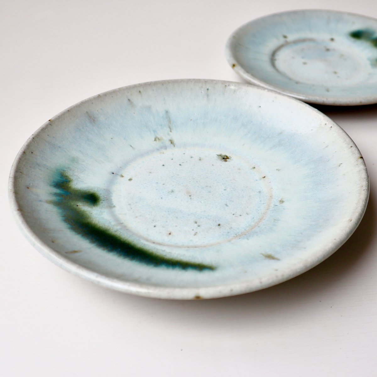 会津本郷焼 樹ノ音工房/佐藤大寿 灰釉緑釉掛け分け皿（中・大） | nukumoly