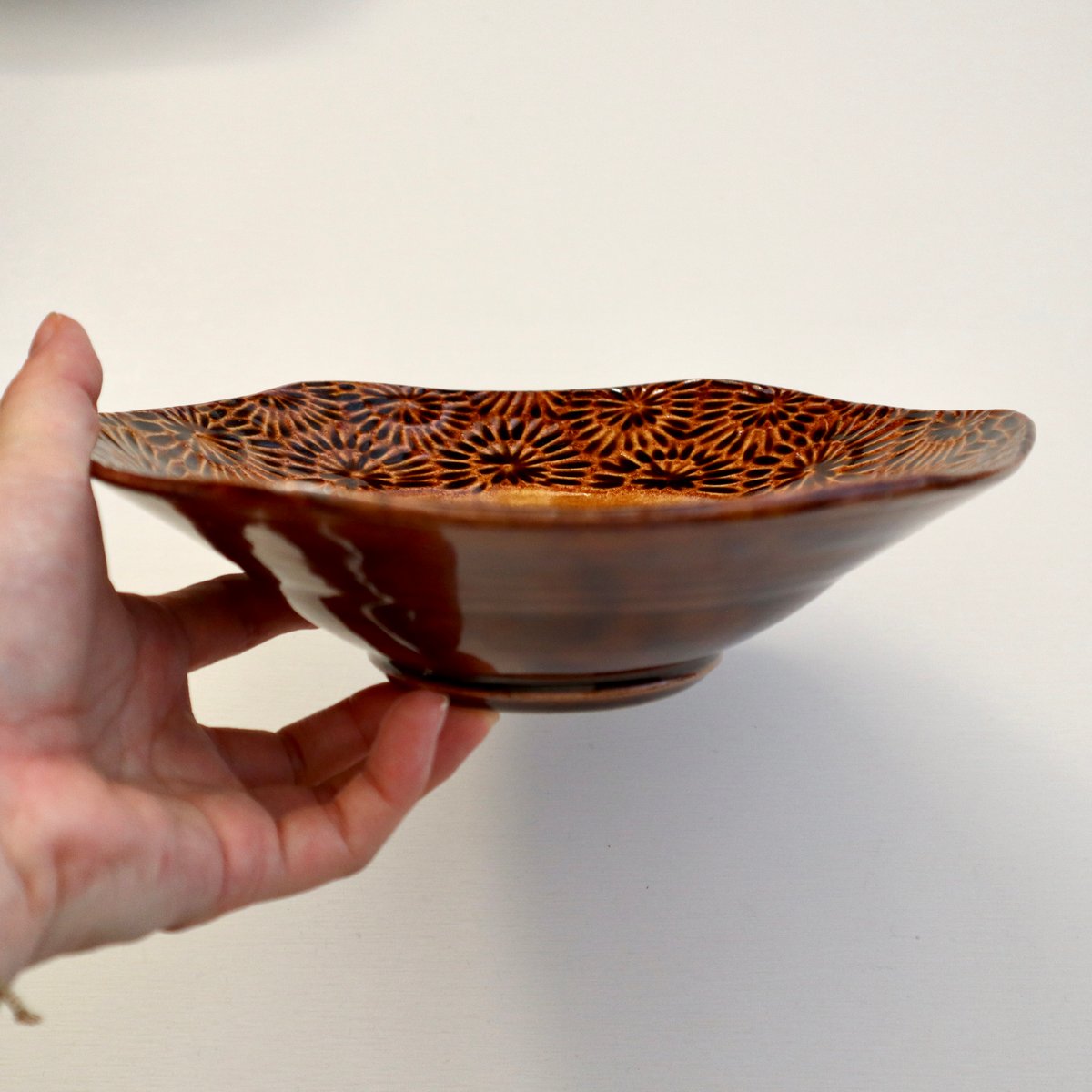 野村朋香 花紋六角7寸鉢（飴釉・黄釉） | nukumoly