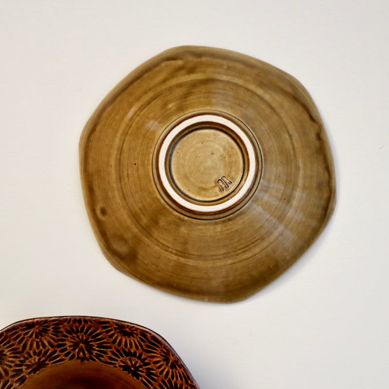 野村朋香 花紋六角7寸鉢（飴釉・黄釉） | nukumoly