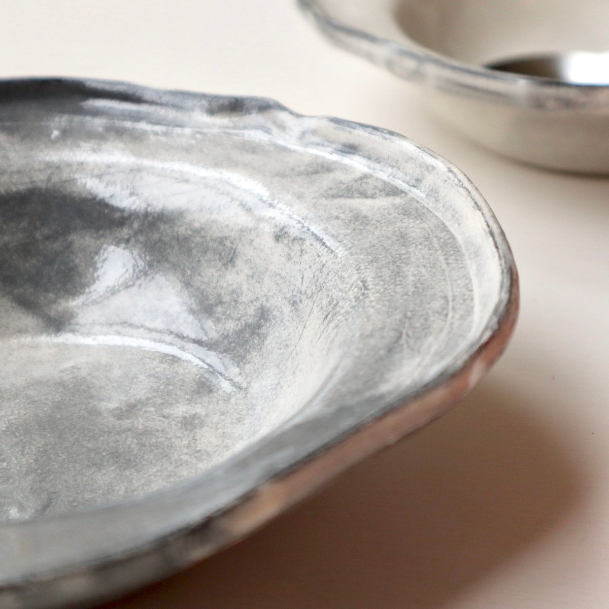 長浜由起子 アンティカシリーズ スープ皿（白・グレー） | nukumoly