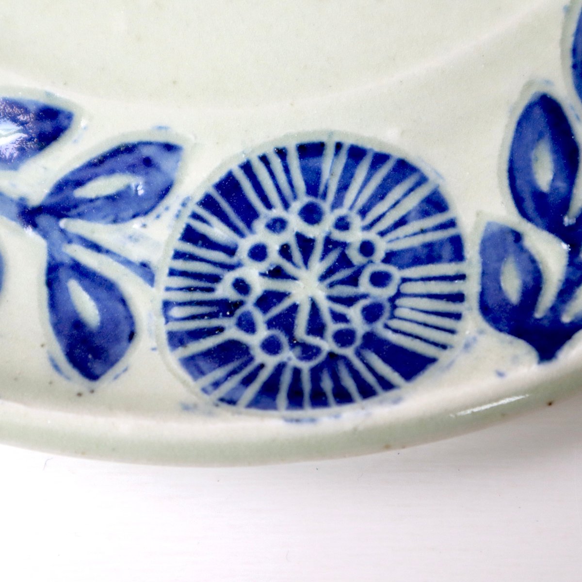 小嶋亜創　呉須絵皿 ５寸 松崎麗 7寸丸皿（グレー・呉須） | nukumoly