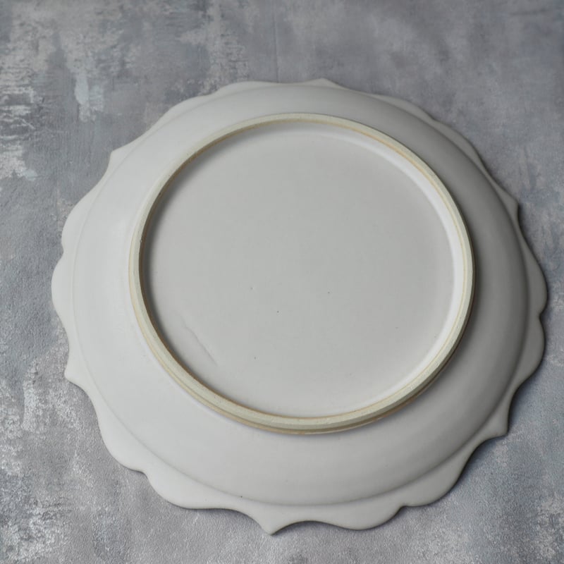 水谷ちえみ リム皿 輪花（大） | nukumoly