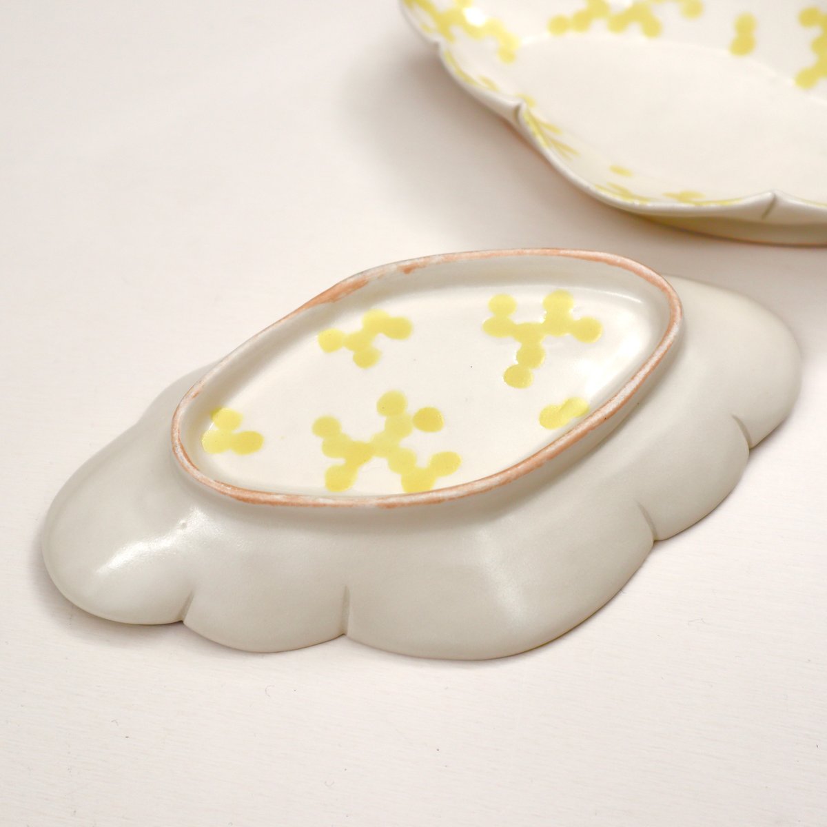 本郷里奈 ミモザシリーズ 輪花ラヴィエ皿 | nukumoly