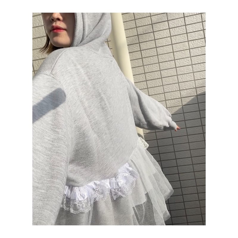 FURFUR ⿻ フリル デザインパーカー ギャザー リメイク 古着女子 グレー リメイクフリルパーカー | better-miwako