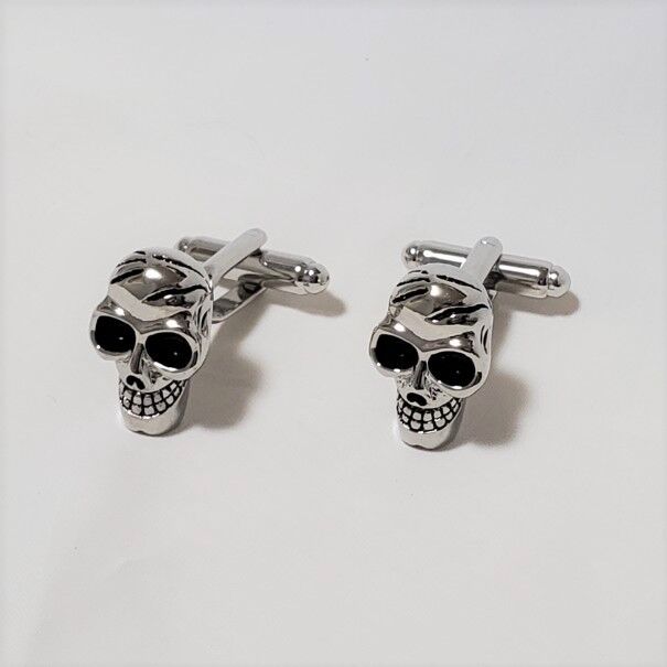 髑髏のシルバーカフス】ロックでクールなドクロのカフスボタン