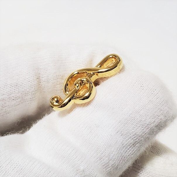 音符（ト音記号）のカフスボタン】ゴールドが目を引くカフスボタン