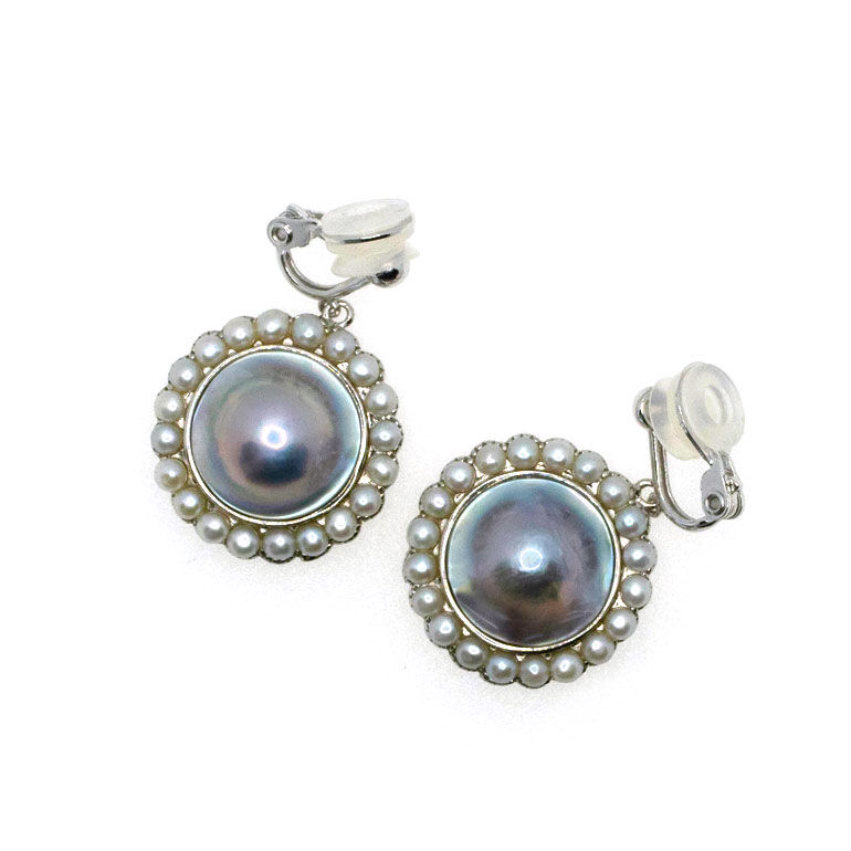 マベパール18mmカボションのついたシルバークリップ式イヤリング 色彩