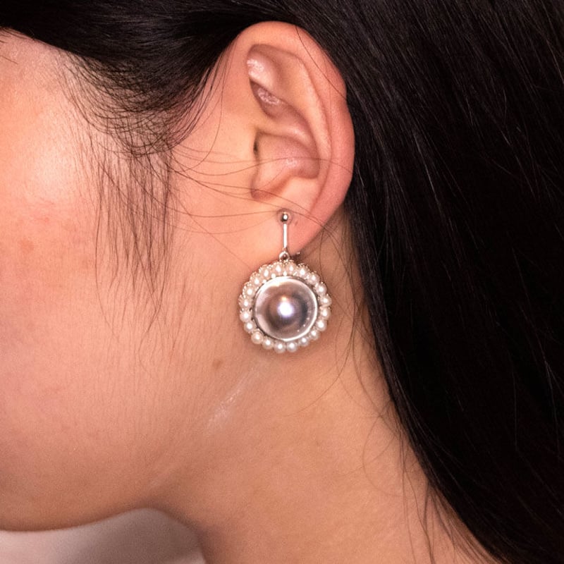 マベパール18mmカボションのついたシルバークリップ式イヤリング 色彩