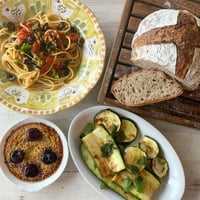 ⭐️ズッキーニのマリネ、プッタネスカフレッシュトマトパスタ、ストウブパン、チェリーのアーモンド焼き）