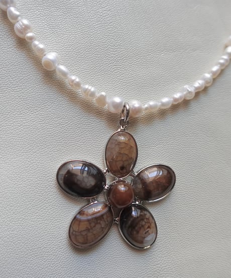 DESERT FLOWER (white & brown) new
